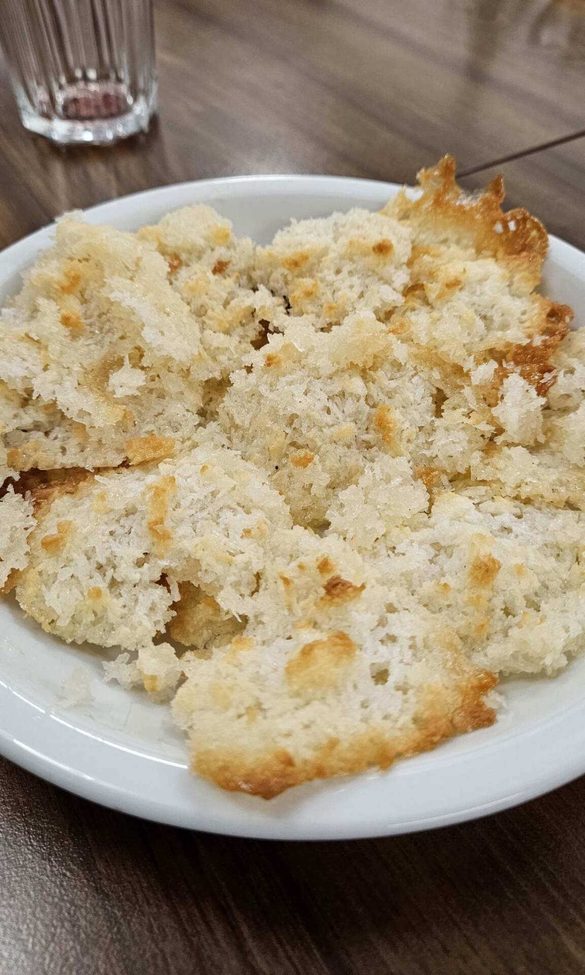 Kokosmakronen aus Kichererbsenwasser. Sieht aus wie echt.